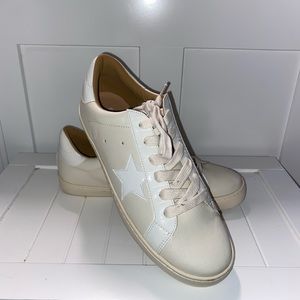 White Raven Fashionable Sneakers